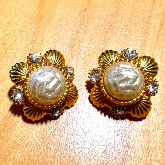 Vintage R.J. Graziano Faux Pearl Crystal Gold Tone Clip On Earrings Signed - Picture 2 of 6